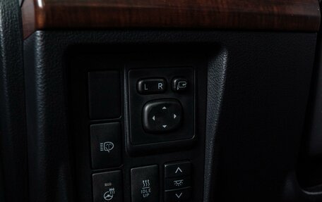 Toyota Land Cruiser Prado 150 рестайлинг 2, 2015 год, 4 140 000 рублей, 21 фотография