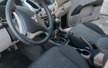 Mitsubishi L200 IV рестайлинг, 2012 год, 1 850 000 рублей, 8 фотография