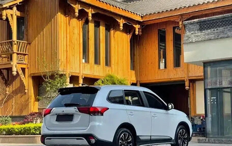 Mitsubishi Outlander III рестайлинг 3, 2022 год, 1 790 003 рублей, 6 фотография