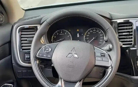 Mitsubishi Outlander III рестайлинг 3, 2022 год, 1 790 003 рублей, 11 фотография