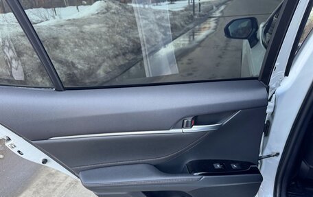 Toyota Camry, 2020 год, 2 800 000 рублей, 24 фотография