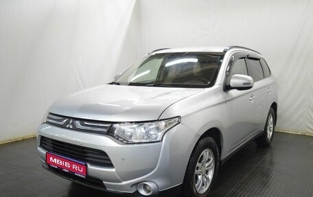 Mitsubishi Outlander III рестайлинг 3, 2013 год, 1 160 000 рублей, 1 фотография