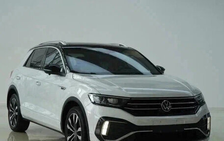 Volkswagen T-Roc I, 2022 год, 1 580 000 рублей, 1 фотография