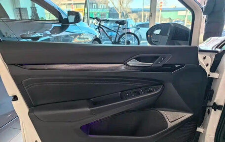 Volkswagen Golf VIII, 2022 год, 1 620 000 рублей, 10 фотография