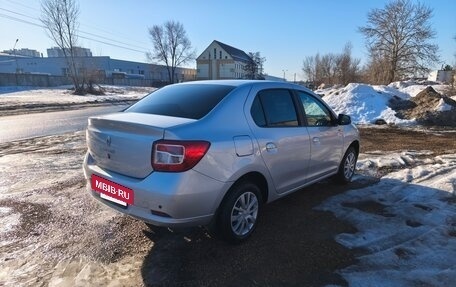 Renault Logan II, 2017 год, 850 000 рублей, 4 фотография