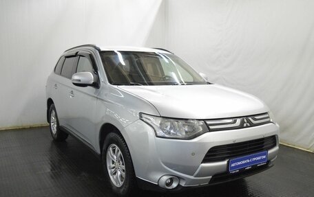 Mitsubishi Outlander III рестайлинг 3, 2013 год, 1 160 000 рублей, 3 фотография