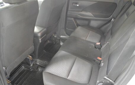 Mitsubishi Outlander III рестайлинг 3, 2013 год, 1 160 000 рублей, 11 фотография