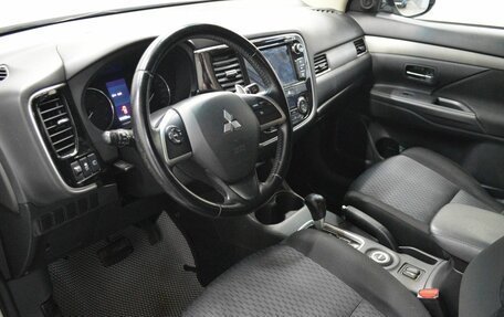 Mitsubishi Outlander III рестайлинг 3, 2013 год, 1 160 000 рублей, 10 фотография