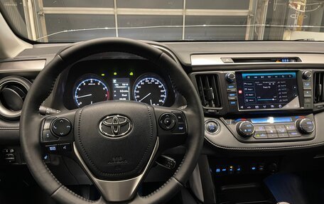 Toyota RAV4, 2018 год, 2 500 000 рублей, 27 фотография