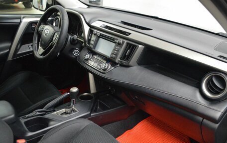 Toyota RAV4, 2015 год, 1 650 000 рублей, 12 фотография