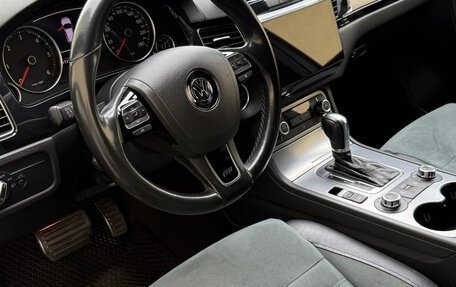 Volkswagen Touareg III, 2011 год, 1 950 000 рублей, 4 фотография