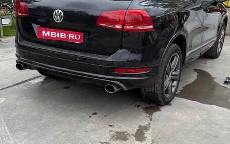 Volkswagen Touareg III, 2011 год, 1 950 000 рублей, 3 фотография