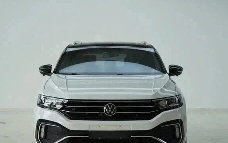 Volkswagen T-Roc I, 2022 год, 1 580 000 рублей, 2 фотография