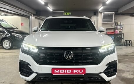Volkswagen Touareg III, 2018 год, 6 100 000 рублей, 7 фотография