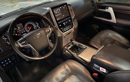 Toyota Land Cruiser 200, 2018 год, 5 990 000 рублей, 8 фотография