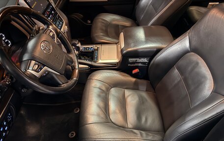 Toyota Land Cruiser 200, 2018 год, 5 990 000 рублей, 13 фотография