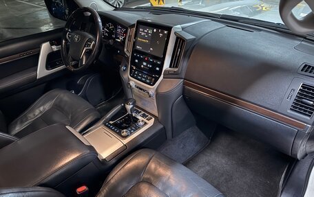 Toyota Land Cruiser 200, 2018 год, 5 990 000 рублей, 9 фотография