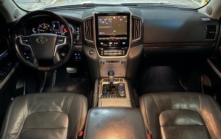 Toyota Land Cruiser 200, 2018 год, 5 990 000 рублей, 10 фотография