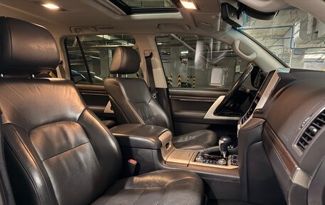 Toyota Land Cruiser 200, 2018 год, 5 990 000 рублей, 14 фотография