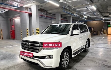 Toyota Land Cruiser 200, 2018 год, 5 990 000 рублей, 3 фотография