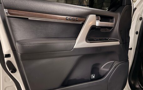 Toyota Land Cruiser 200, 2018 год, 5 990 000 рублей, 15 фотография