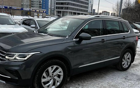 Volkswagen Tiguan II, 2021 год, 4 199 000 рублей, 2 фотография