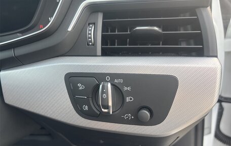 Audi A4, 2018 год, 1 780 000 рублей, 13 фотография