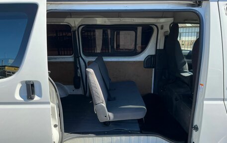 Toyota HiAce H200, 2016 год, 2 729 000 рублей, 13 фотография