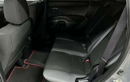 Mitsubishi Outlander III рестайлинг 3, 2011 год, 1 100 000 рублей, 15 фотография