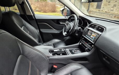 Jaguar F-Pace, 2017 год, 2 630 000 рублей, 5 фотография