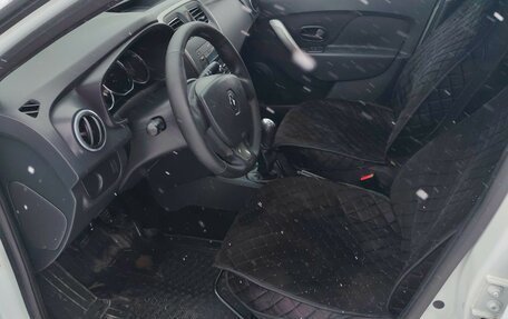 Renault Logan II, 2017 год, 467 000 рублей, 10 фотография