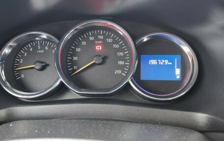 Renault Logan II, 2017 год, 467 000 рублей, 15 фотография