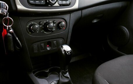 Renault Logan II, 2019 год, 1 099 000 рублей, 9 фотография