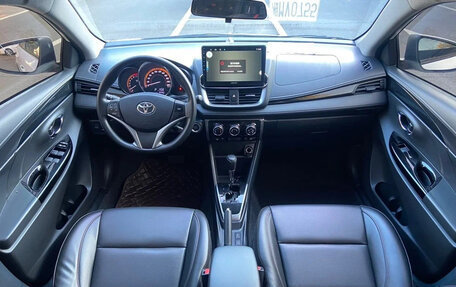 Toyota Yaris, 2022 год, 1 150 000 рублей, 4 фотография