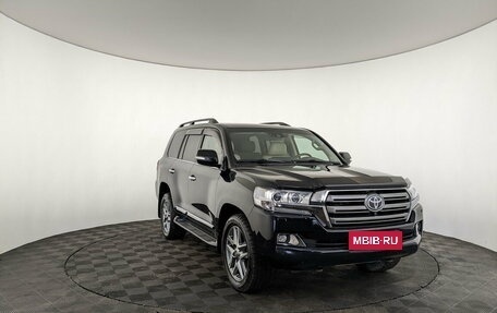 Toyota Land Cruiser 200, 2015 год, 5 730 250 рублей, 3 фотография