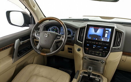 Toyota Land Cruiser 200, 2015 год, 5 730 250 рублей, 26 фотография