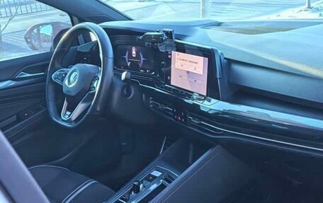 Volkswagen Golf VIII, 2022 год, 2 000 000 рублей, 17 фотография