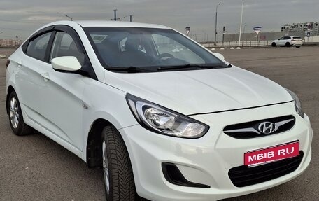 Hyundai Solaris II рестайлинг, 2011 год, 800 000 рублей, 1 фотография