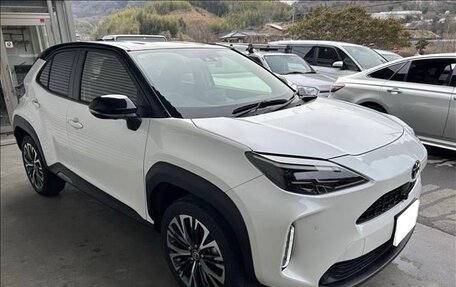 Toyota Yaris Cross, 2023 год, 2 380 000 рублей, 1 фотография