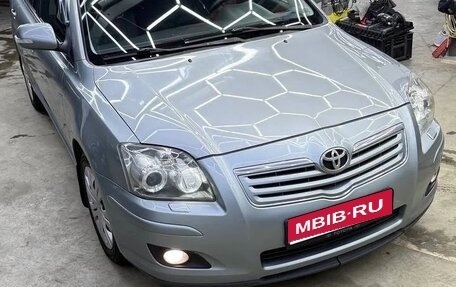 Toyota Avensis III рестайлинг, 2008 год, 900 000 рублей, 1 фотография