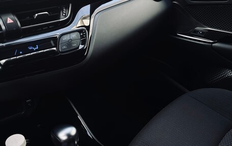 Toyota C-HR I рестайлинг, 2019 год, 2 200 000 рублей, 10 фотография