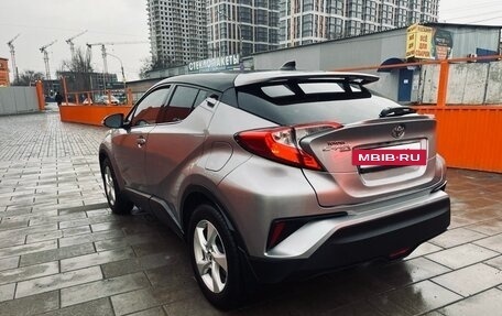 Toyota C-HR I рестайлинг, 2019 год, 2 200 000 рублей, 4 фотография
