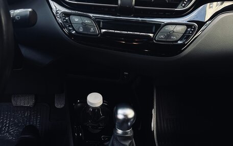 Toyota C-HR I рестайлинг, 2019 год, 2 200 000 рублей, 18 фотография