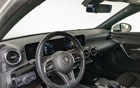 Mercedes-Benz A-Класс, 2020 год, 2 850 000 рублей, 15 фотография