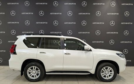 Toyota Land Cruiser Prado 150 рестайлинг 2, 2020 год, 6 350 000 рублей, 4 фотография