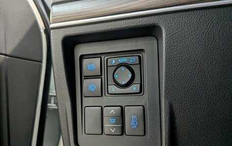 Toyota Land Cruiser Prado 150 рестайлинг 2, 2020 год, 6 350 000 рублей, 17 фотография