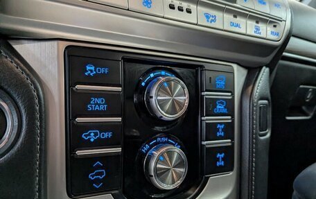 Toyota Land Cruiser Prado 150 рестайлинг 2, 2020 год, 6 350 000 рублей, 19 фотография