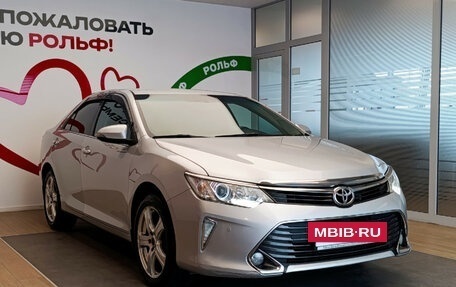Toyota Camry, 2015 год, 1 780 000 рублей, 3 фотография