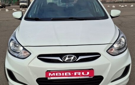 Hyundai Solaris II рестайлинг, 2011 год, 800 000 рублей, 2 фотография