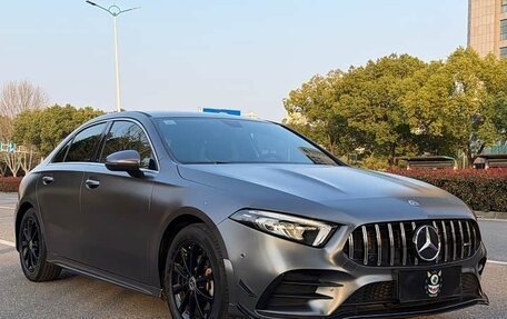 Mercedes-Benz A-Класс, 2022 год, 2 350 000 рублей, 1 фотография